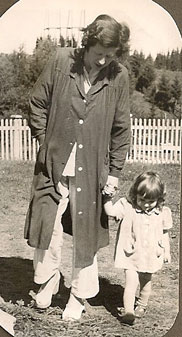 TanteJulie og meg sommeren 1953. TanteJulie er gravid med Chris