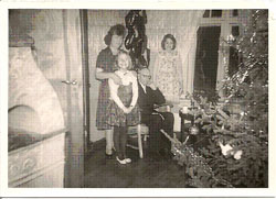 Mamma, Tulla og meg i stuen