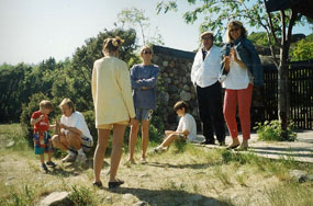 Erik, Truls, Pernille med ryggen til, Anne, Richard, Pappan til Kirsten og Kirsten