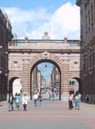 Riksdagshuset, en av veien inn til Gamla Stan